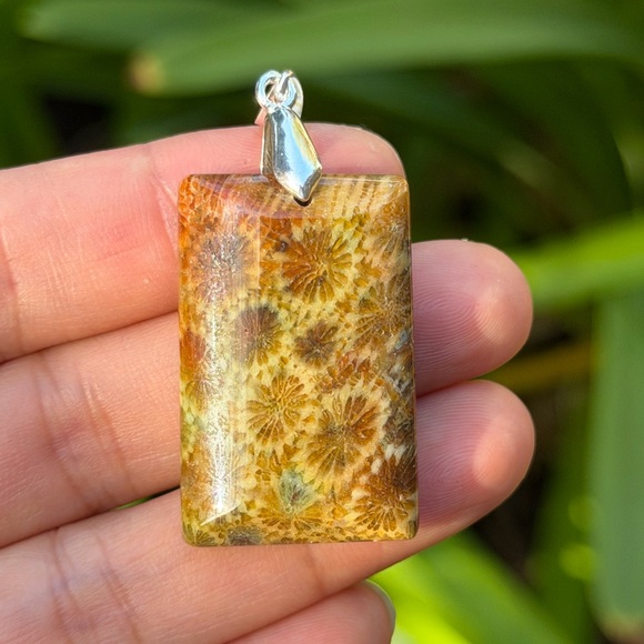 Jewelry - Sterling silver‎ 925 stamped flower coral jade pendant 0387